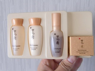 ソルファス パッケージから高級感が漂ってます 韓国コスメ ソルファスを体験してみました 雪秀花